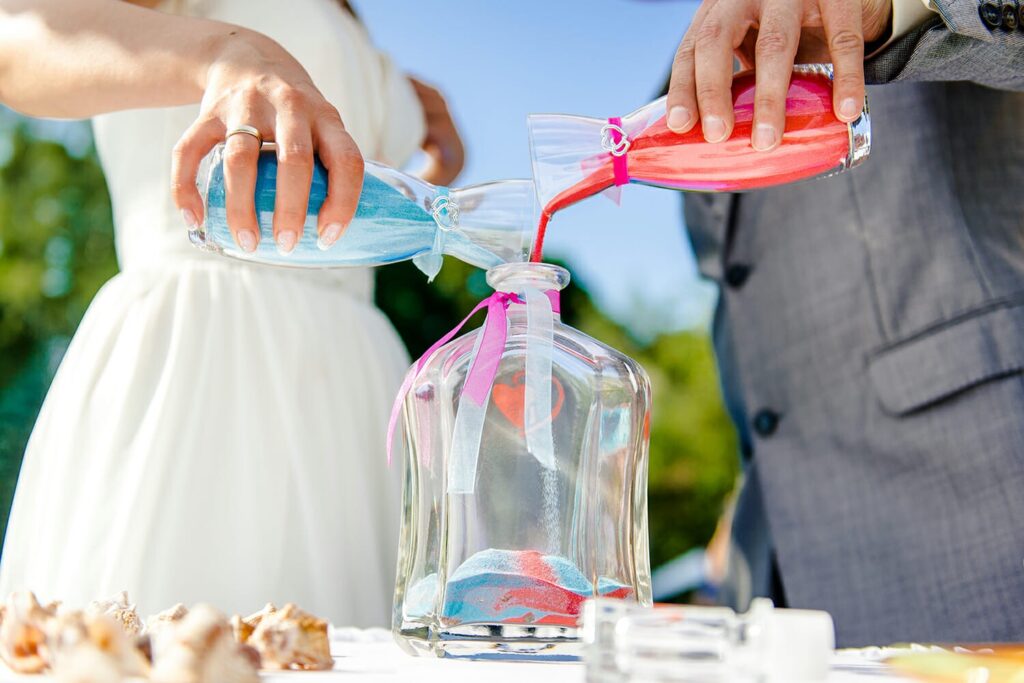 Come rendere speciale il tuo matrimonio civile: il rito della rosa e il rito della sabbia 2 rito della rosa, rito della sabbia, cerimonia civile, matrimonio civile, tema del matrimonio, Come rendere speciale il tuo matrimonio civile: il rito della rosa e il rito della sabbia