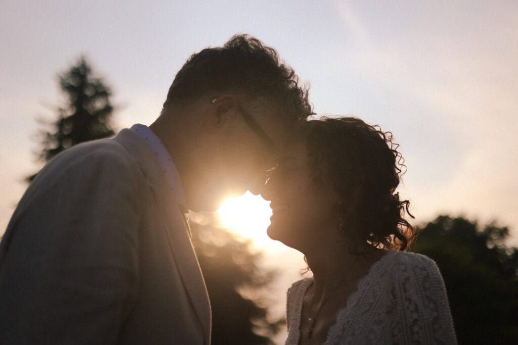 fotografia matrimoniale con luce naturale,fotografia matrimoniale in controluce,fotografia matrimoniale,controluce, Oltre il semplice scatto: 4 regole d’oro per la fotografia matrimoniale con luce naturale