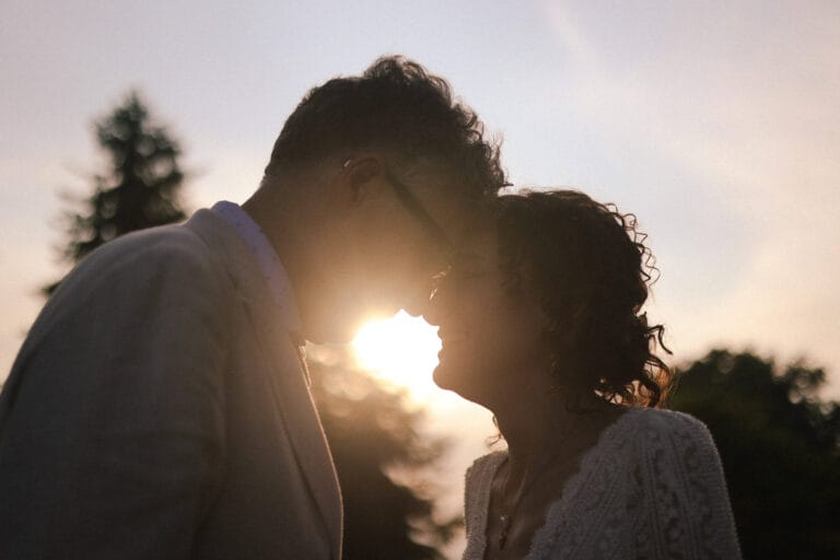 Fotografia matrimoniale con luce naturale Emozioni tramonto