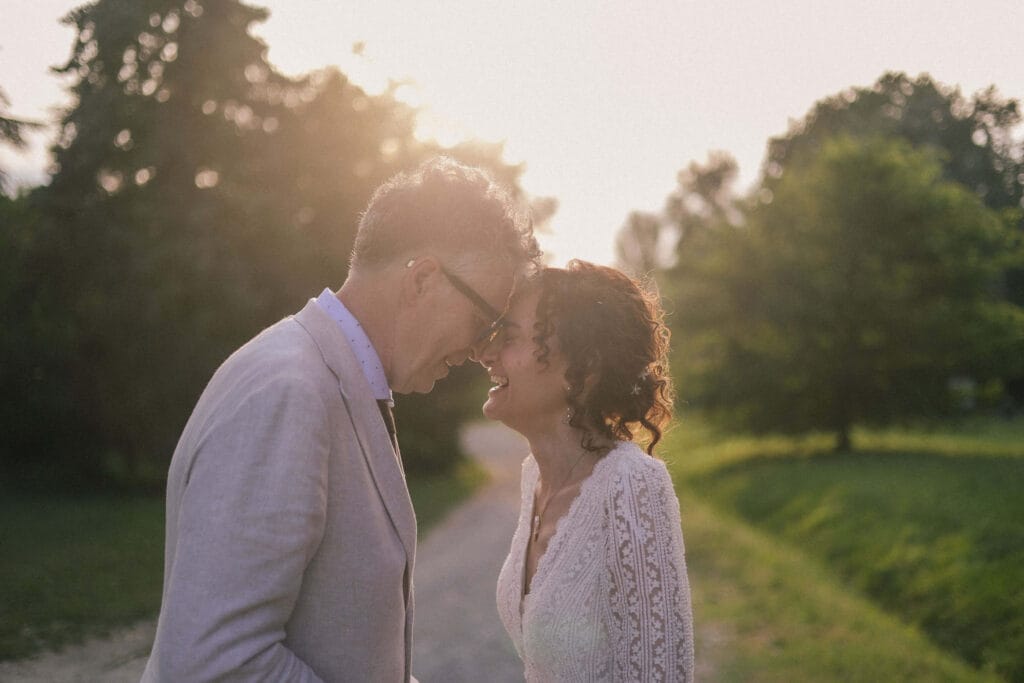 Venire bene nelle foto di matrimonio Coppia viale