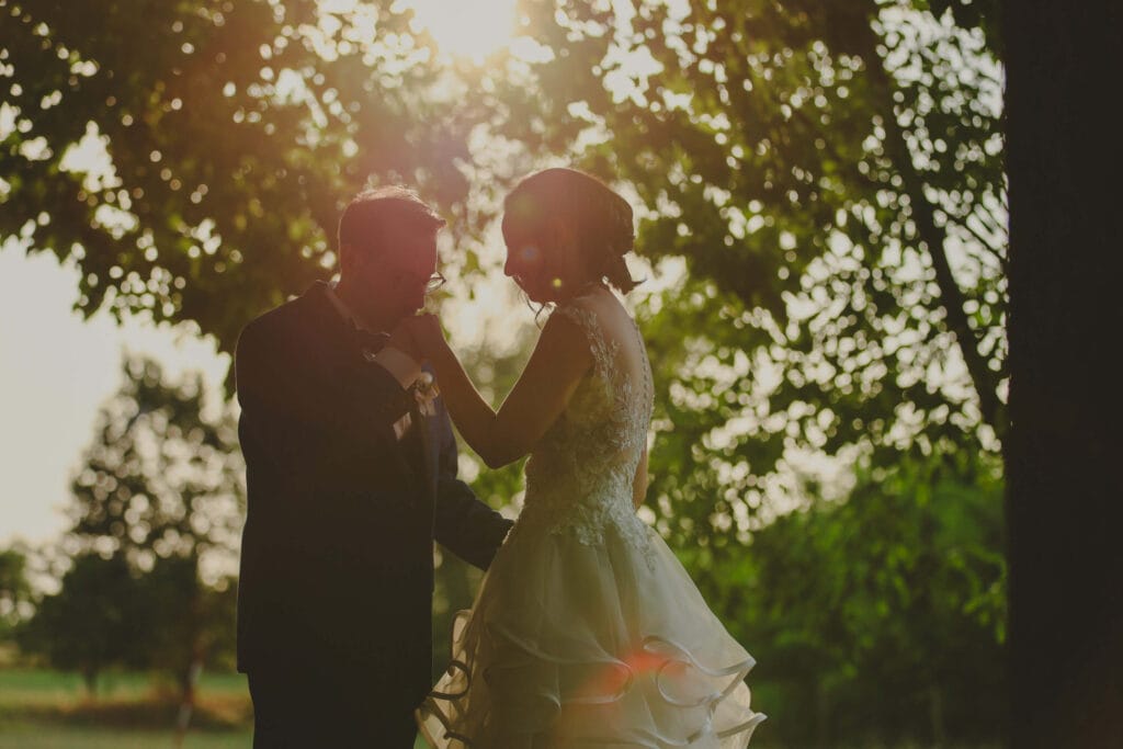 fotografia matrimoniale con luce naturale,fotografia matrimoniale in controluce,fotografia matrimoniale,controluce, Oltre il semplice scatto: 4 regole d’oro per la fotografia matrimoniale con luce naturale